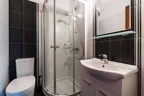 Alexander Apartments Airport