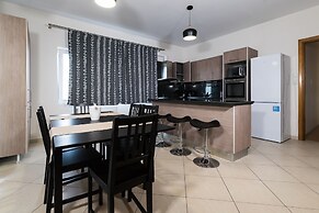 Alexander Apartments Airport