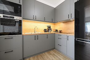 Alexander Apartments Airport