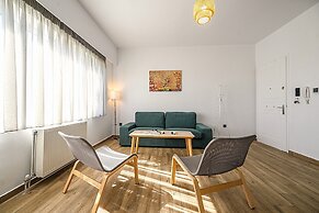 Alexander Apartments Airport