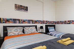 Alexander Apartments Airport