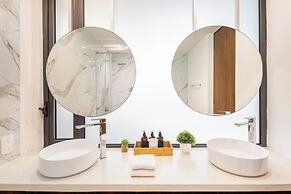 Mistiq Luxury Condo