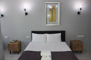 Grand Niki Hotel & Spa