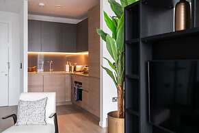Immaculate New Studio Apartment in Canary Wharf