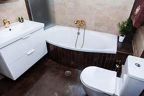 Elegant & Spacious  Apt. with Sea View