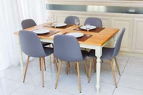 Elegant & Spacious  Apt. with Sea View