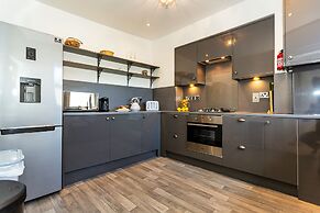 Saint James By The Quay