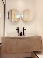 Saint James By The Quay