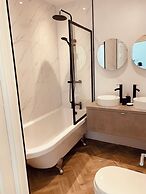 Saint James By The Quay