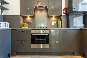 Saint James By The Quay