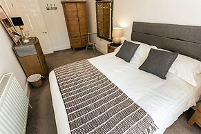 Saint James By The Quay