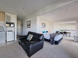 Fabulous Milford 1BR With Views & SkyTV