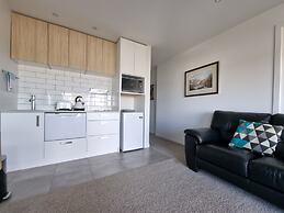 Fabulous Milford 1BR With Views & SkyTV