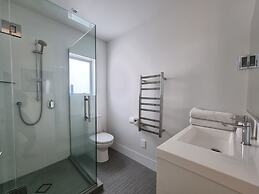 Fabulous Milford 1BR With Views & SkyTV