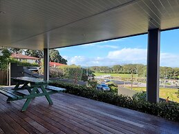 Fabulous Milford 1BR With Views & SkyTV