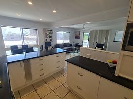 Cranbourne Court Beach Side Apartments