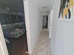 Cranbourne Court Beach Side Apartments