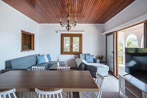 Phaedrus Living Sea View Villa Aegina