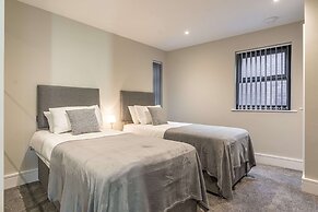 Celador Apartments - Bond House