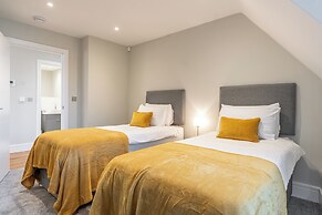 Celador Apartments - Bond House