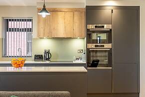 Celador Apartments - Bond House