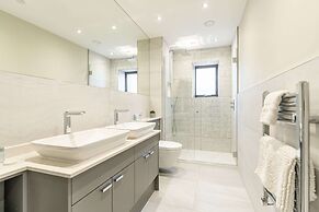 Celador Apartments - Bond House