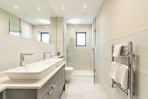 Celador Apartments - Bond House