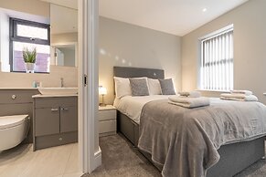 Celador Apartments - Bond House