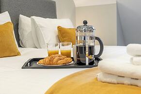 Celador Apartments - Bond House