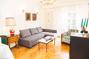 Renovated apt in the Heart of Piraeus