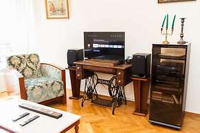 Renovated apt in the Heart of Piraeus