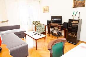 Renovated apt in the Heart of Piraeus
