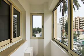 Phaedrus Living: City View Luxury Iras Flat 102