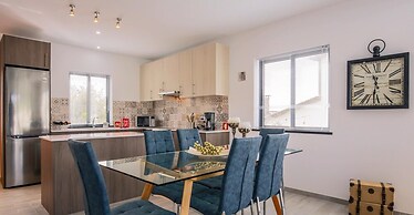 Silver Gate Home in Nossa Senhora do Pilar