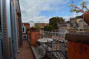 Spanish Steps Corner - Belsiana Apartment