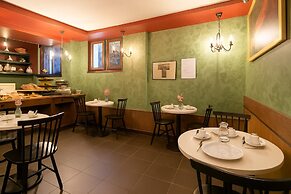 The Walled off Hotel Paris