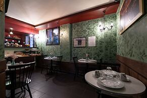 The Walled off Hotel Paris