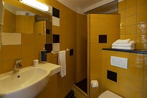 The Walled off Hotel Paris