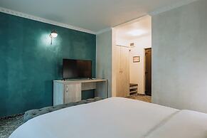 Suru Hotel & Restaurant