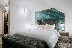 Suru Hotel & Restaurant