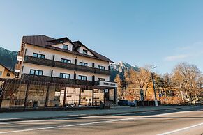 Suru Hotel & Restaurant