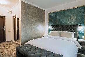 Suru Hotel & Restaurant