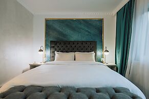 Suru Hotel & Restaurant