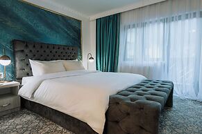 Suru Hotel & Restaurant