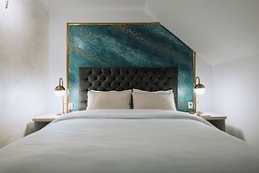 Suru Hotel & Restaurant