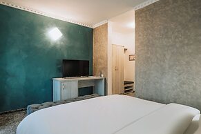 Suru Hotel & Restaurant