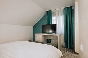 Suru Hotel & Restaurant