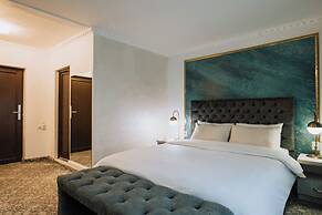 Suru Hotel & Restaurant