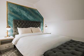 Suru Hotel & Restaurant