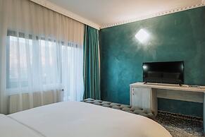 Suru Hotel & Restaurant